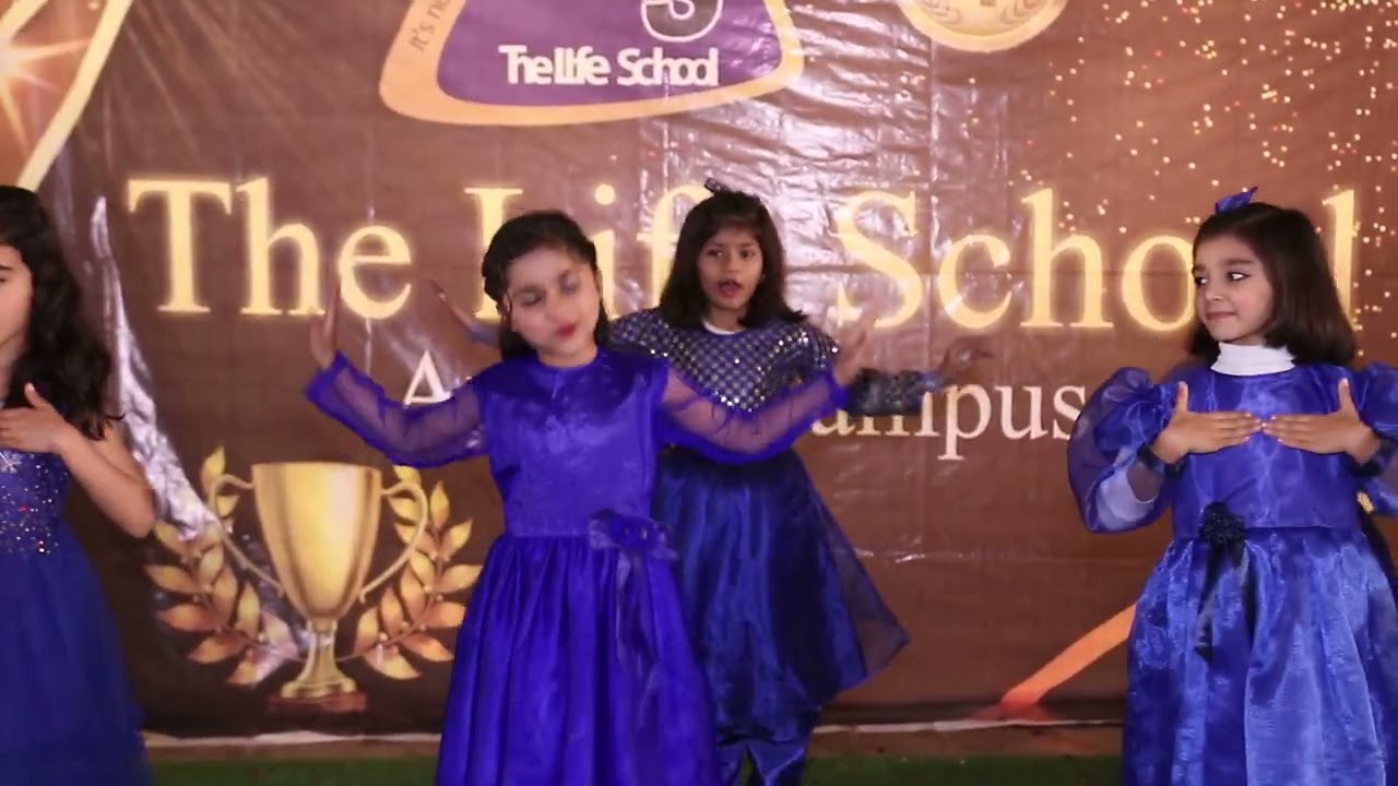 Choona he hme asman performance of cute girls of The Life School SKP.
