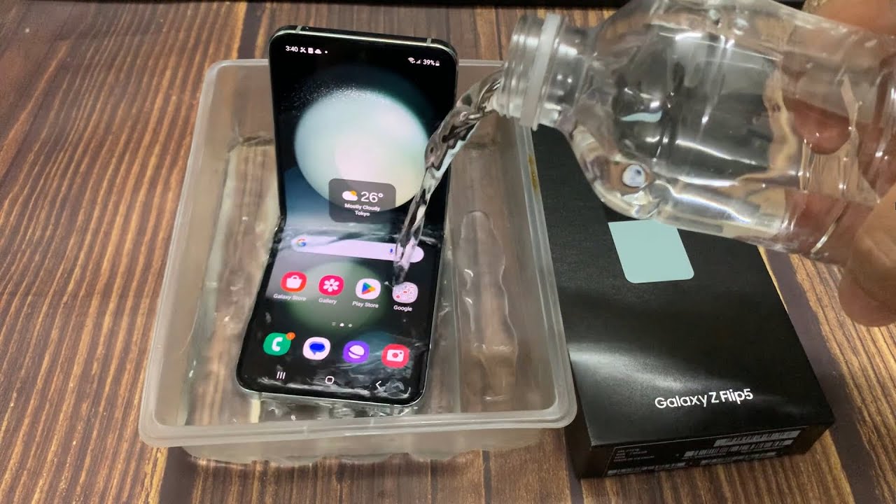 Samsung Galaxy Z Flip 5 Water Test 💧 Let's See Galaxy Z Flip 5 is Waterproof Or Not?