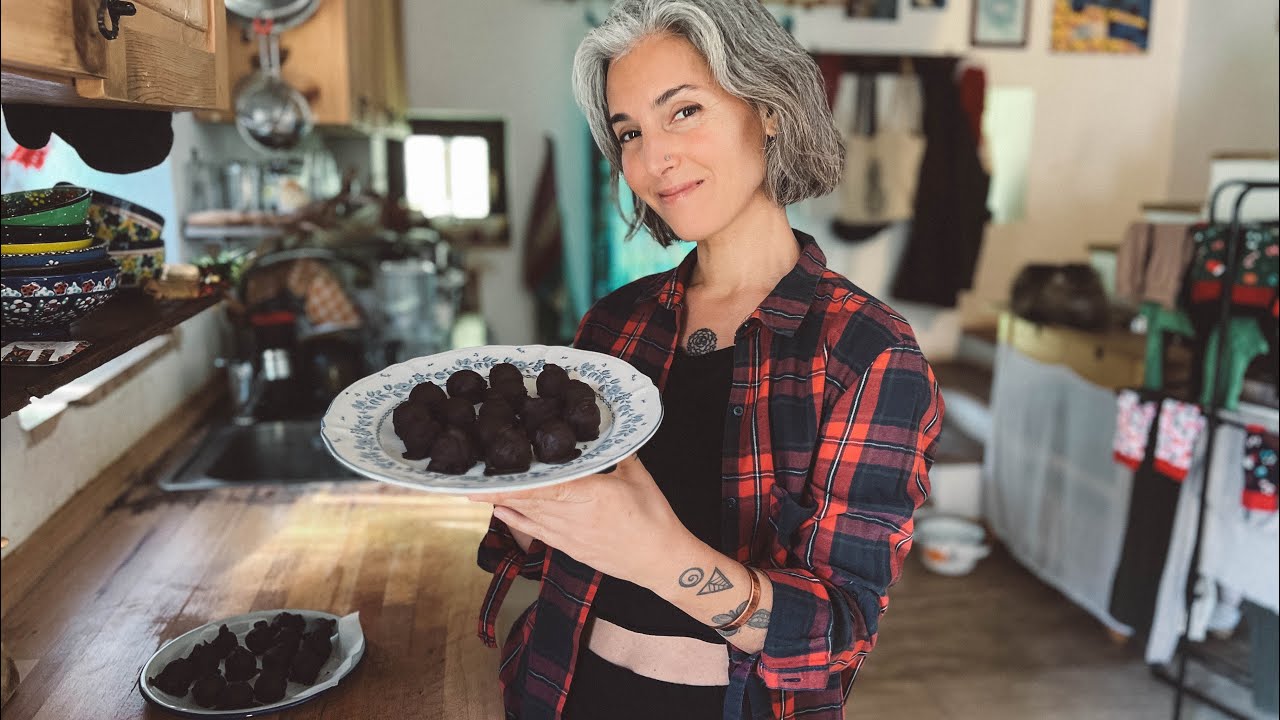Dünyanın En Lezzetli Çikolatalı Topları! Çiğ Vegan Glütensiz Tatlı Tarifi