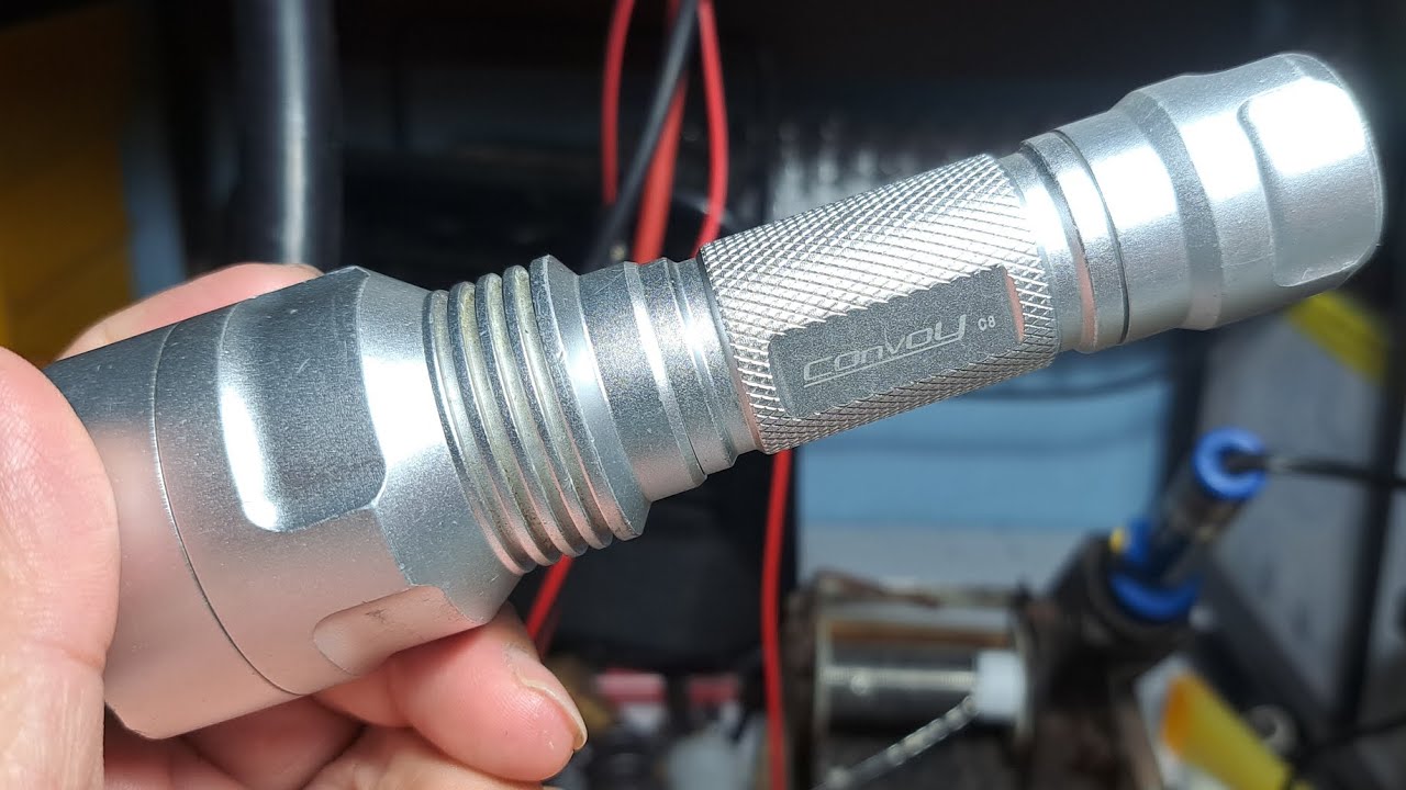 ไฟฉาย Convoy C8