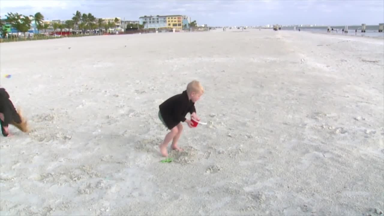 Neighbors brave unusually cold weather on Fort Myers Beach as winter chill follows vacationers south