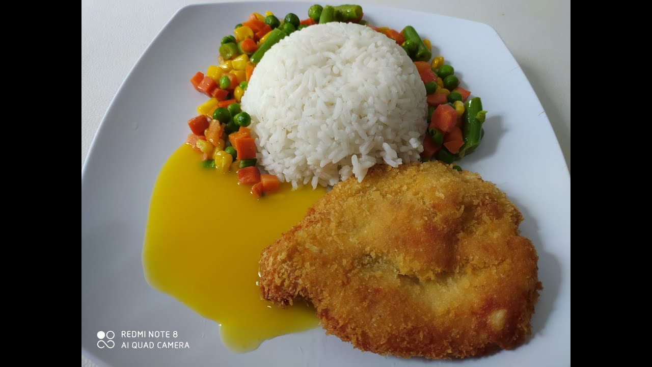 Panierte Hähnchenbrust mit Orangensoßen und buntem Gemüse