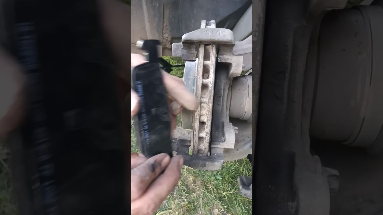 Como cambiar las pastillas de freno de Renault Sandero Stepway