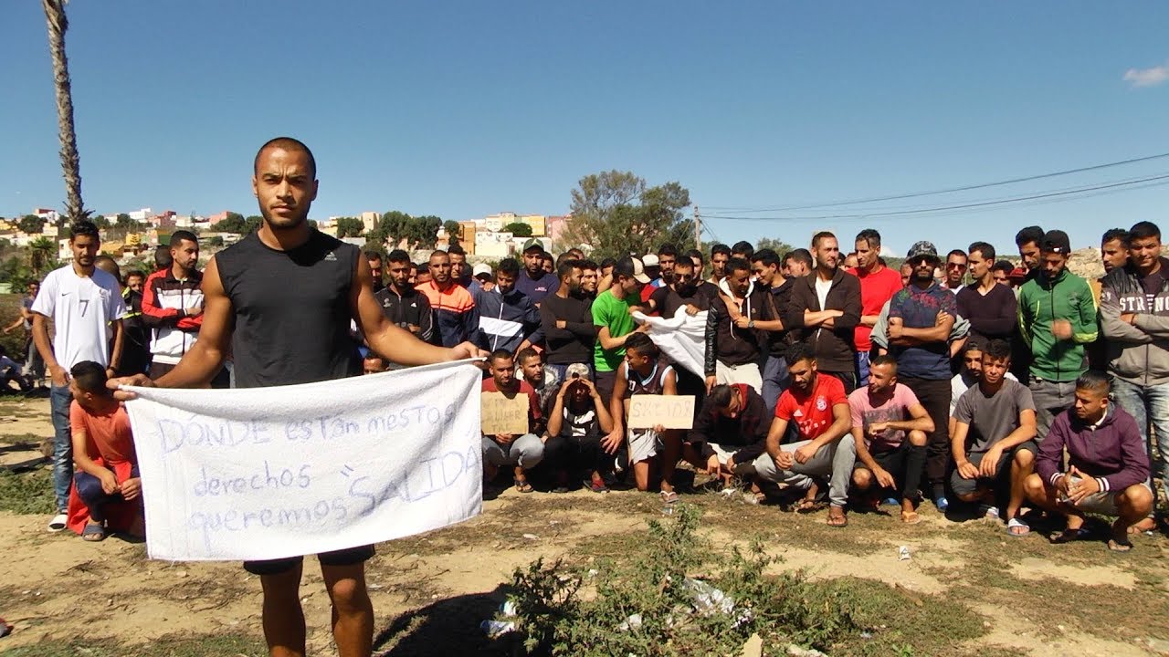 Cien tunecinos del CETI de Melilla se declaran en huelga de hambre
