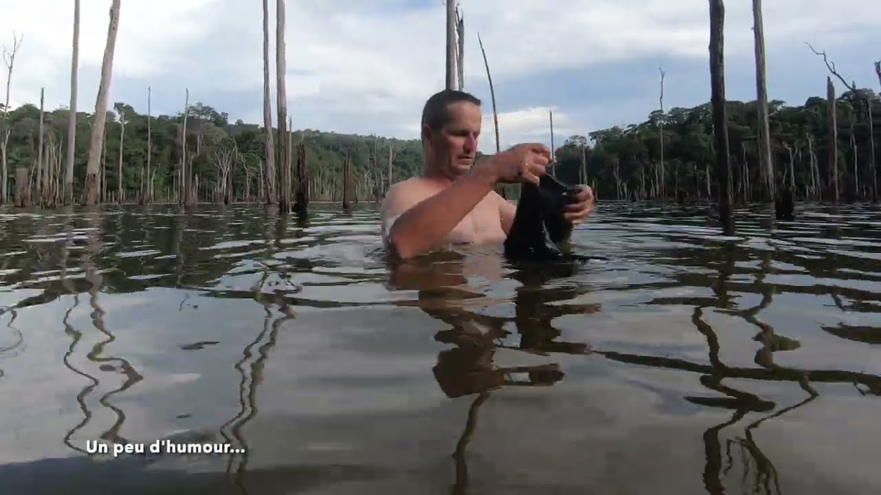 Grégory POL - Balade en kayak sur le lac de Petit Saut en Guyane française.