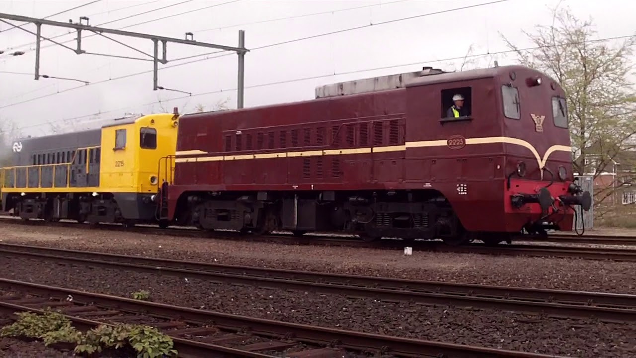 Oudjes in Actie : 2 Diesel Locs Serie 2200 rijden van Blerick naar Venlo NL 5.5.2017