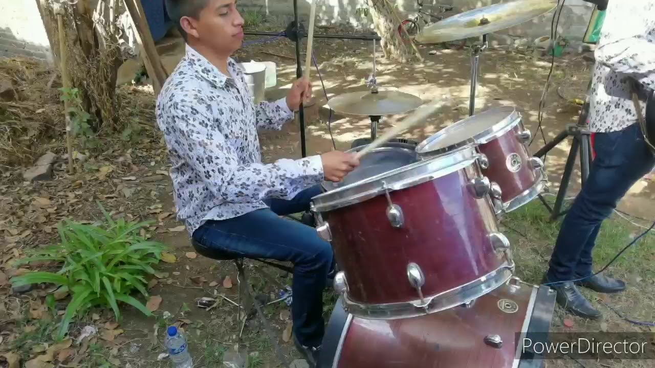 La yaquesita en vivo en bateria
