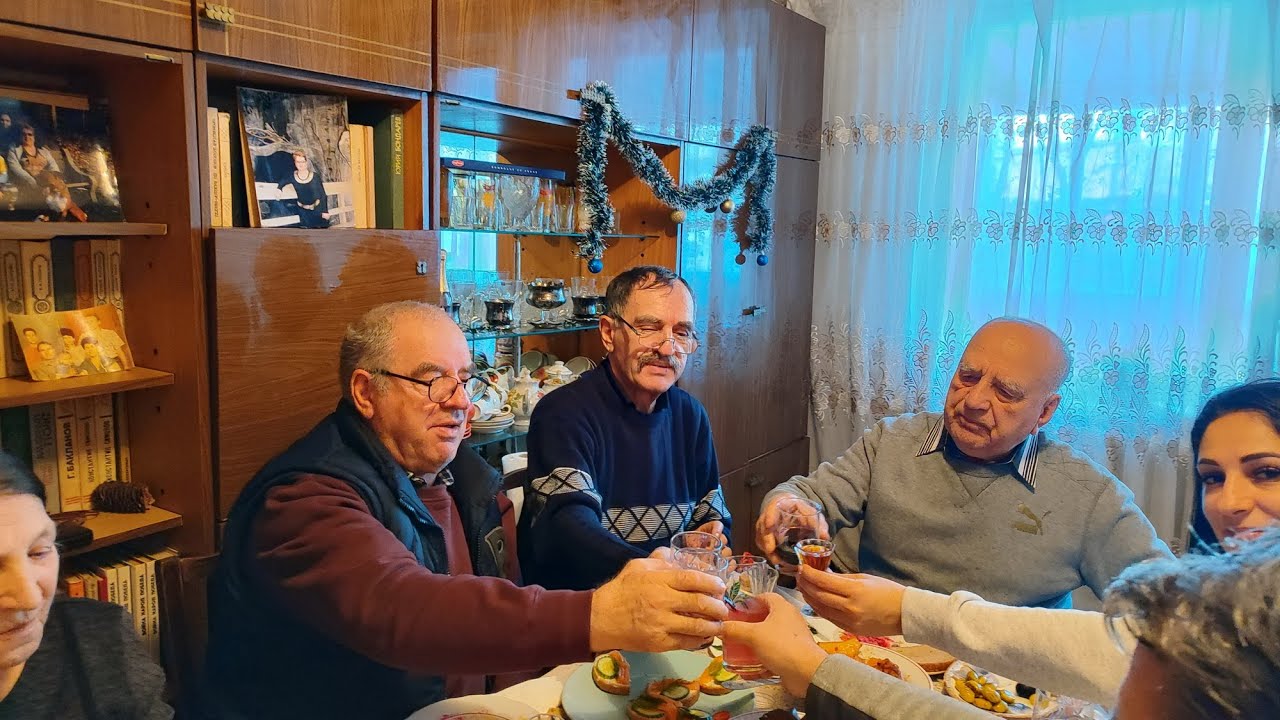 Едем на юг Молдовы, колядки и танцы козы в Гагаузии, день рождения папы и новости из Комарово.
