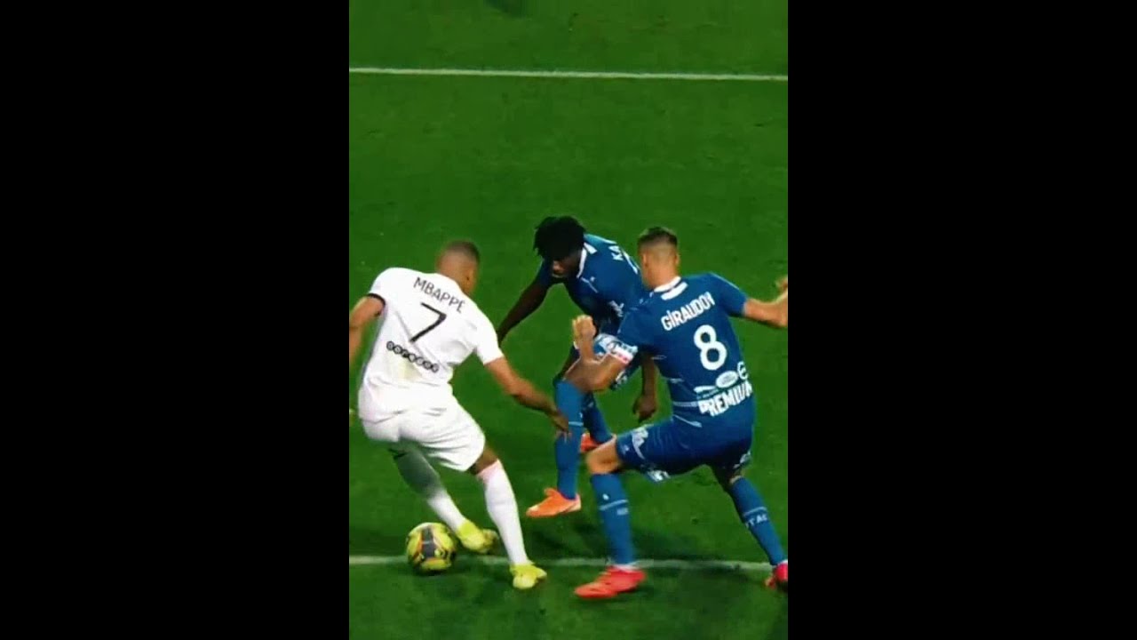 شاهد مهارات مبابي في باريس #😂😂 #psg