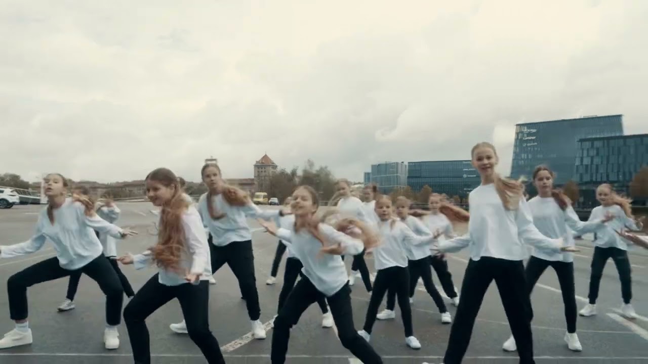 F. D. Smile ☀️ gatvės šokiai (7 - 12 m.) - šokių studija “Flash Dance”