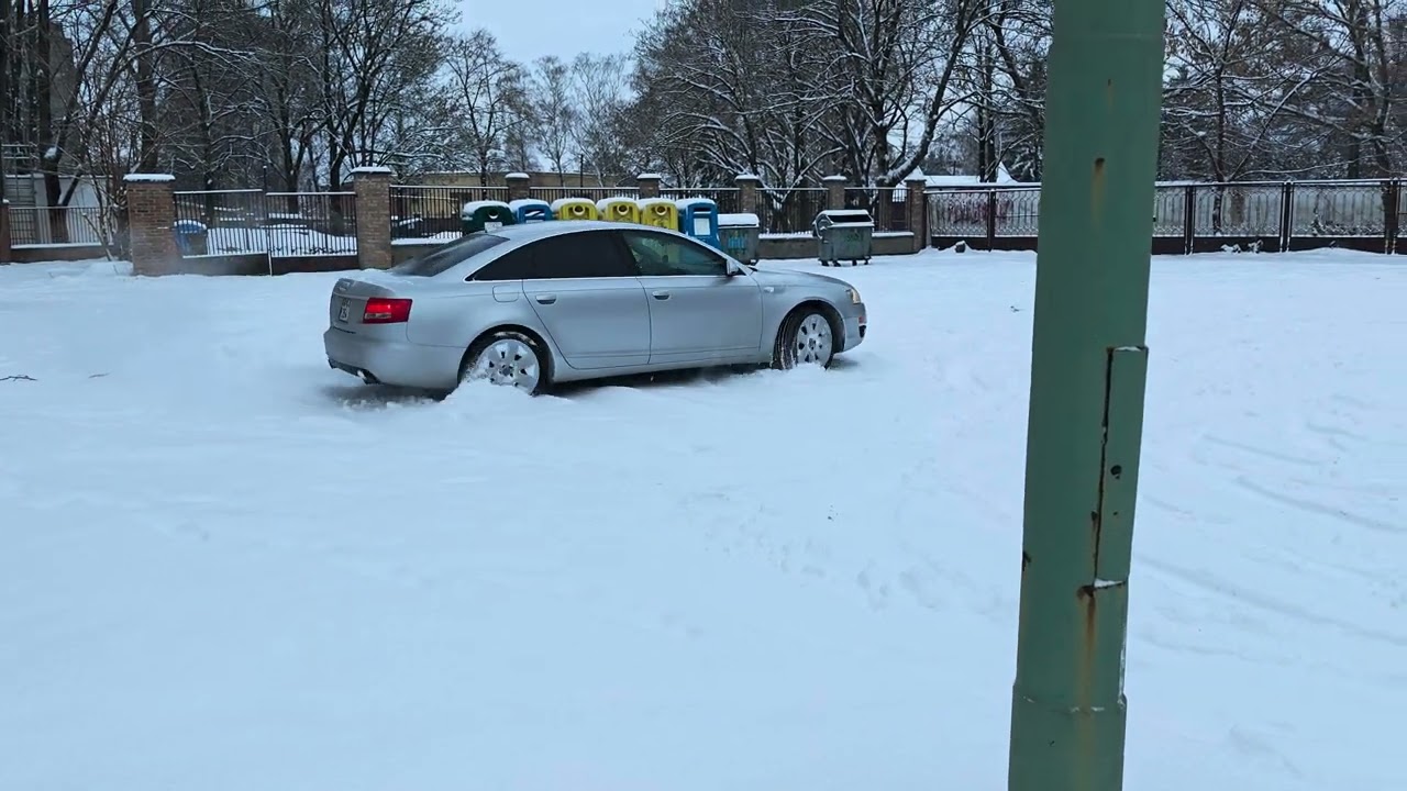 Audi A6 3.2 fsi quattro little drifting in the snow