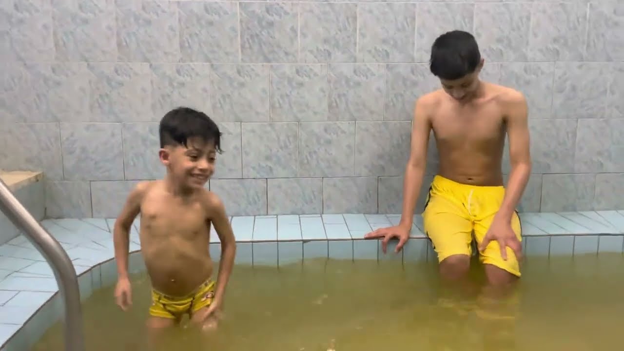 تحدي المسبح الحار ودرجة الحراره 45🔥
