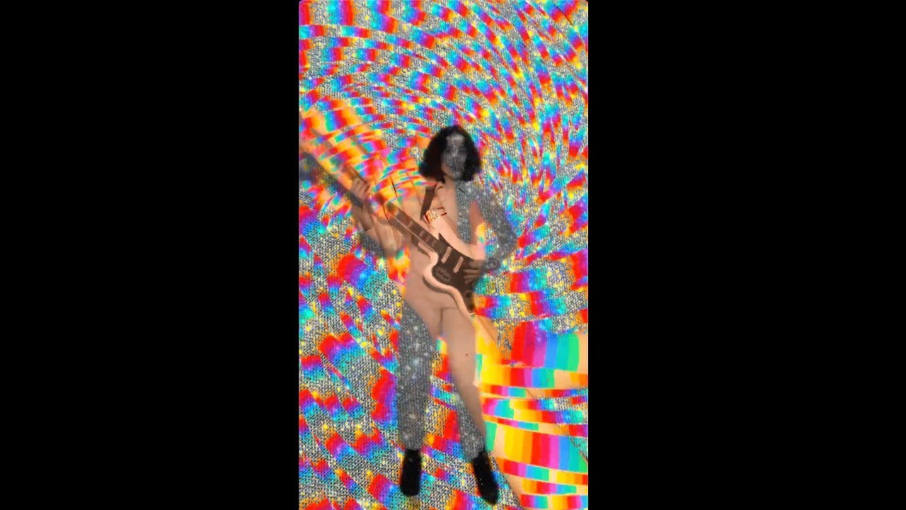 VANESSA ZAMORA - psilocibina (video vertical)