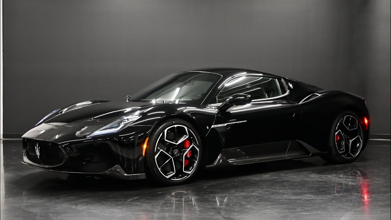 2022 Maserati MC20 Exclusive - Revs + Walkaround in 4k