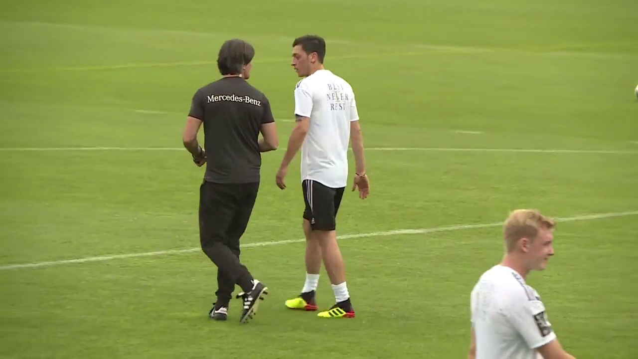 Mesut Özil: Selbst Löw erfuhr erst im Internet vom Rücktritt