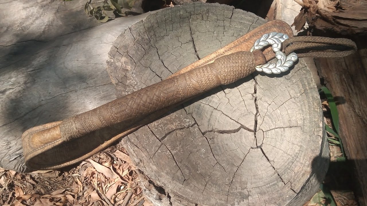 Rebenque de argolla tejido con 64 tientos. Hecho con las lonjas preparadas en el vídeo pasado