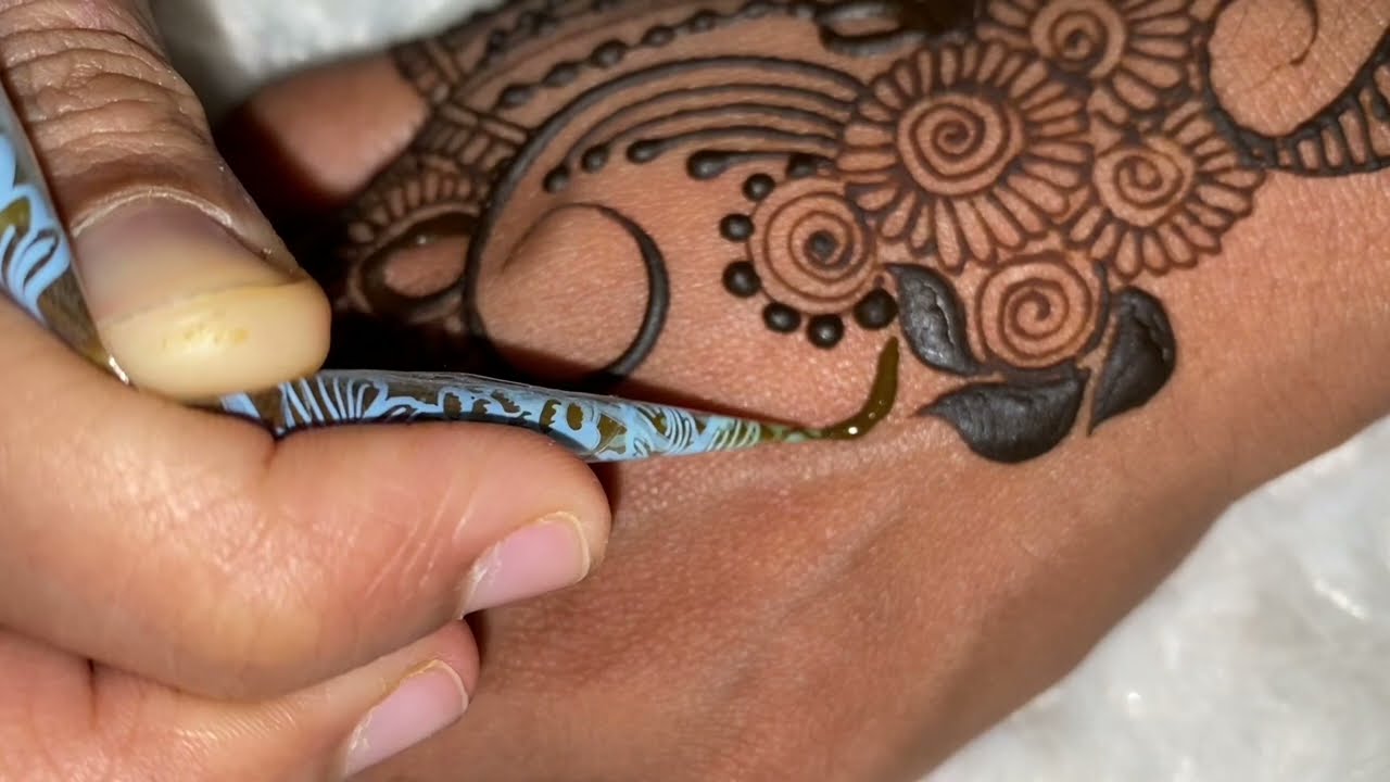 Easy henna design Stylish henna design for hand #henna #mehandidesigns #letestmehndi #hennadesigns