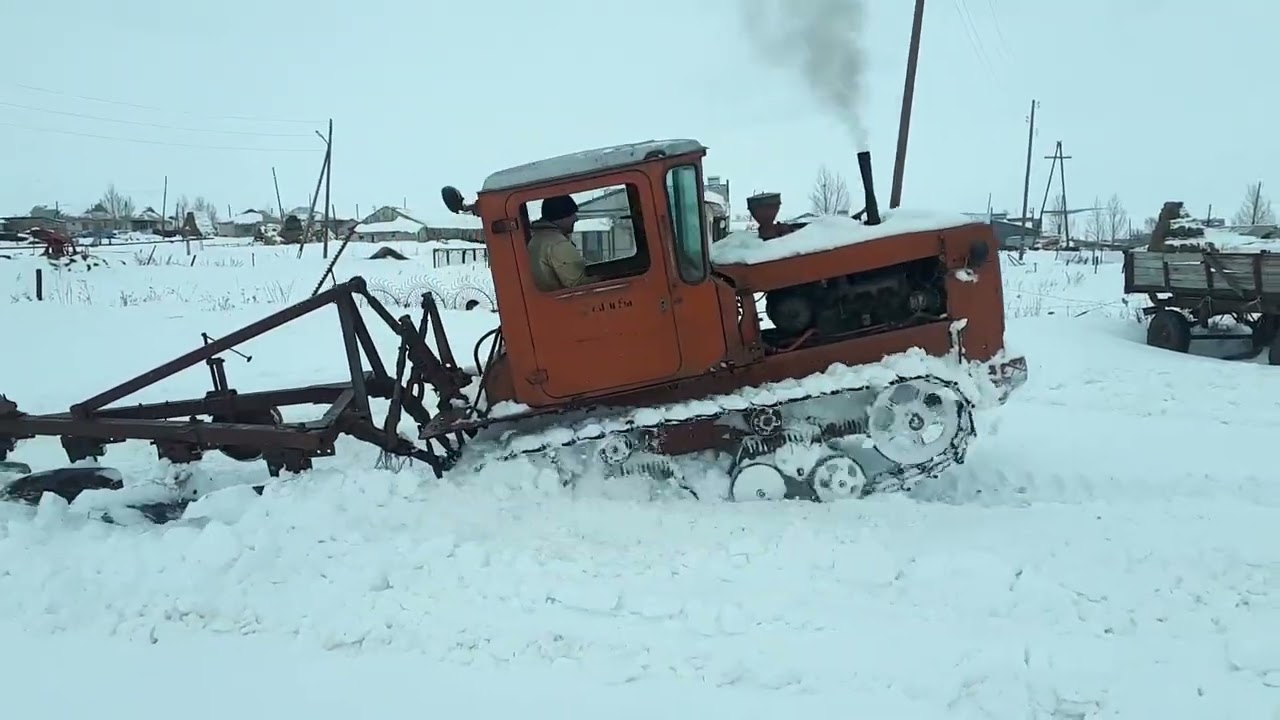 Топтаем дорогу на дт75 для приезда грузовиков #дт75 #зима #плуг