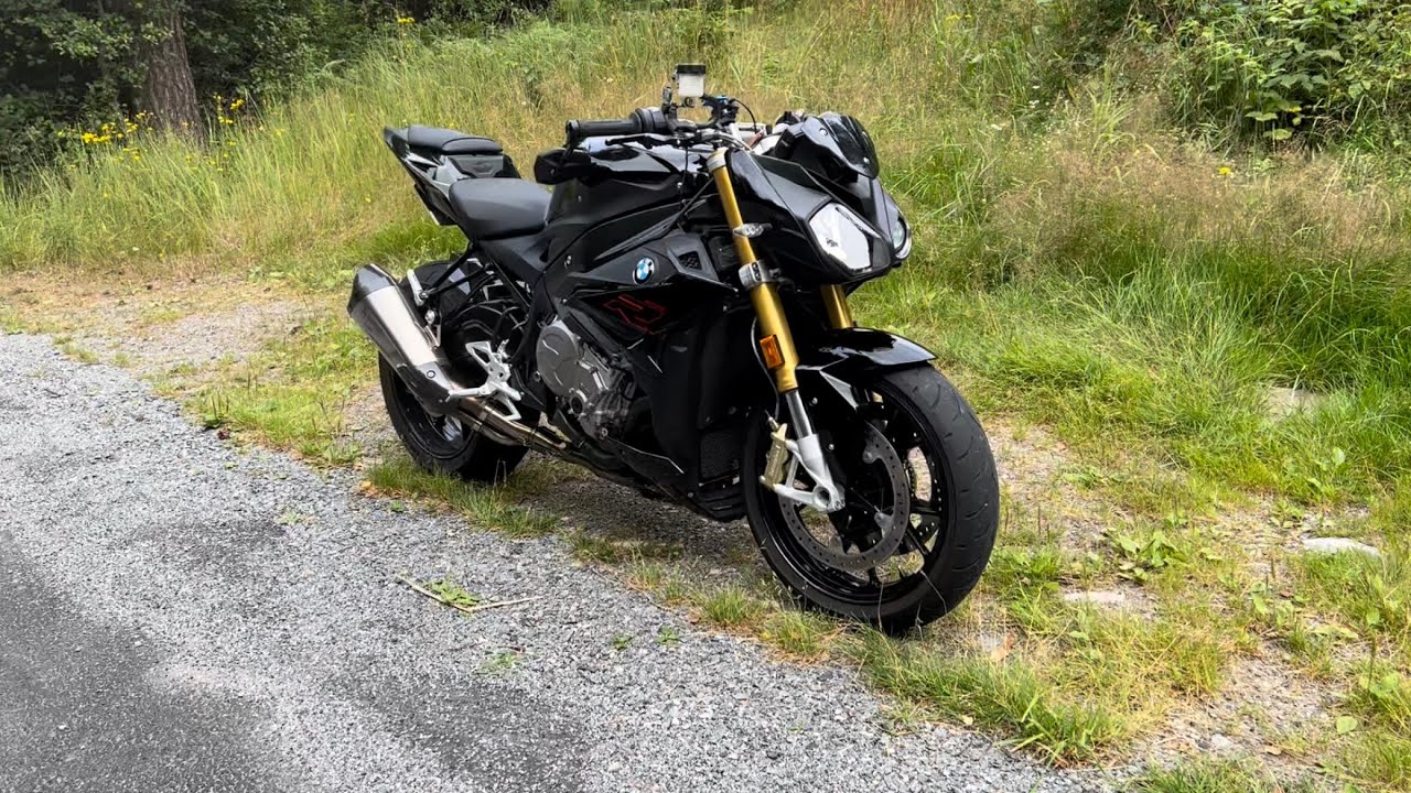 BMW S1000R 2019 - Full exhaust, Akrapovic, Black Widow Headers. Revs & Flyby’s