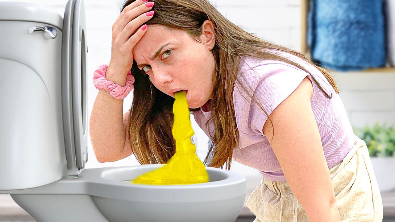 DANI STA MALE E NON SI SENTE BENE IN BAGNO E ROBBI SI PRENDE CURA DI LEI..