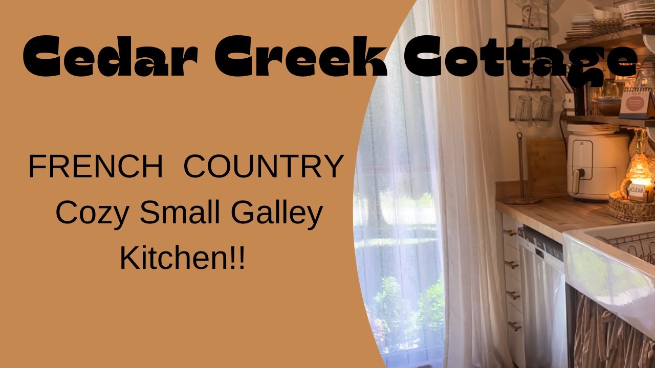 TINY COZY COTTAGE GALLEY KITCHEN!! 