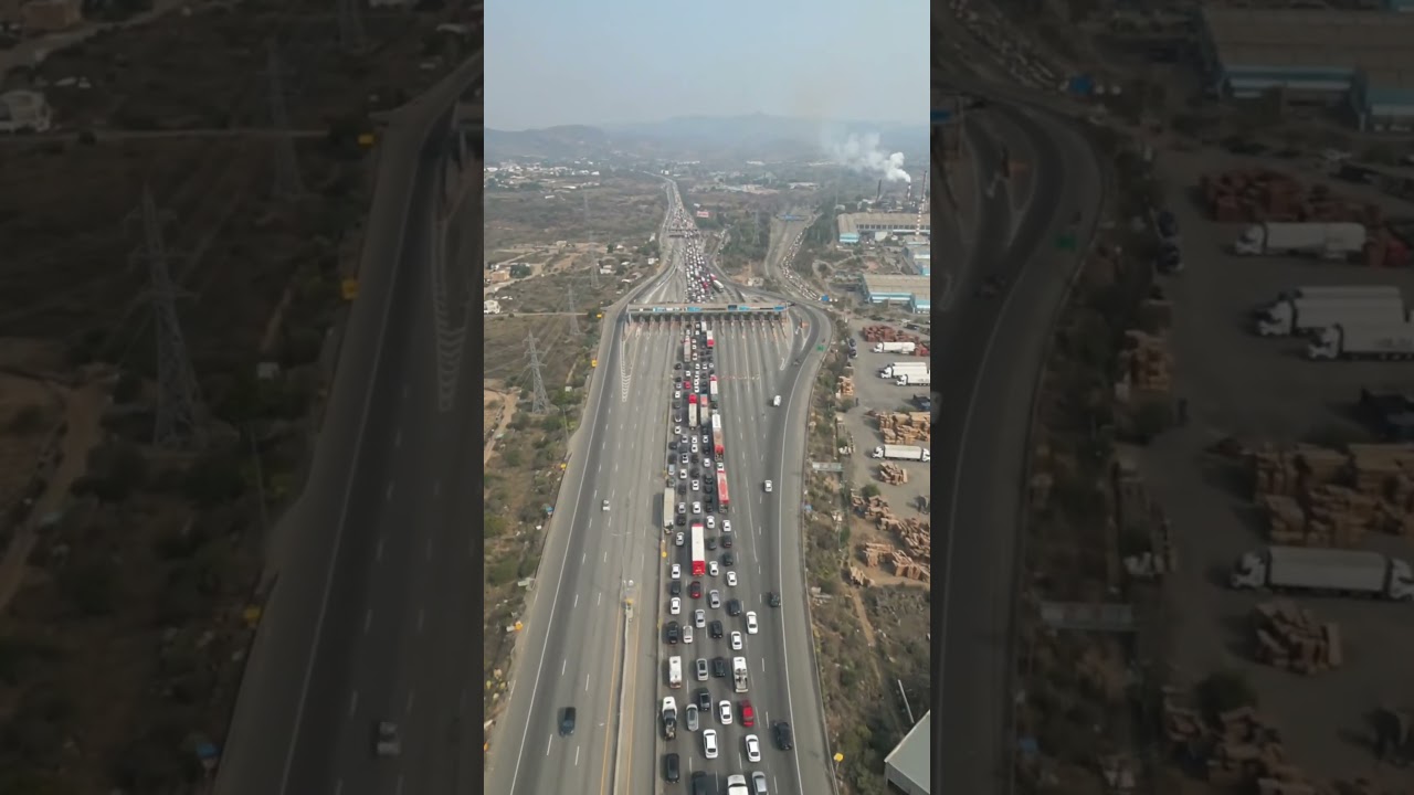 &ldquo;30 KM Traffic Jam on Mumbai&ndash;Pune Highway 😱&rdquo;