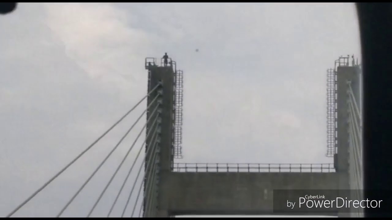 New bridge naini prayagraj # pr ek ladka chadha uppr # breaking news