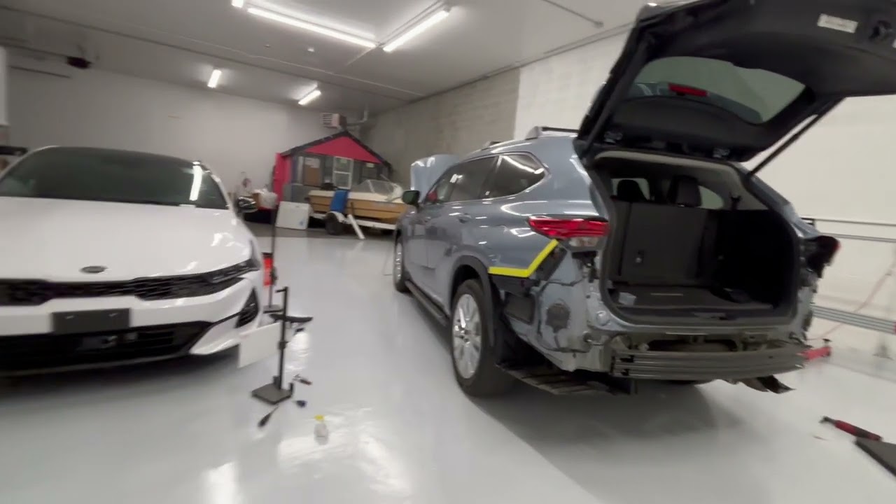 Снятие заднего бампера Toyota Highlander 2021 года