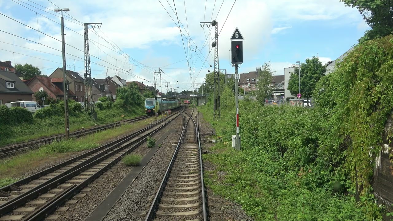 Rheine (station); passing Westfalenbahn RE15 train (20250528) (1 Clip)