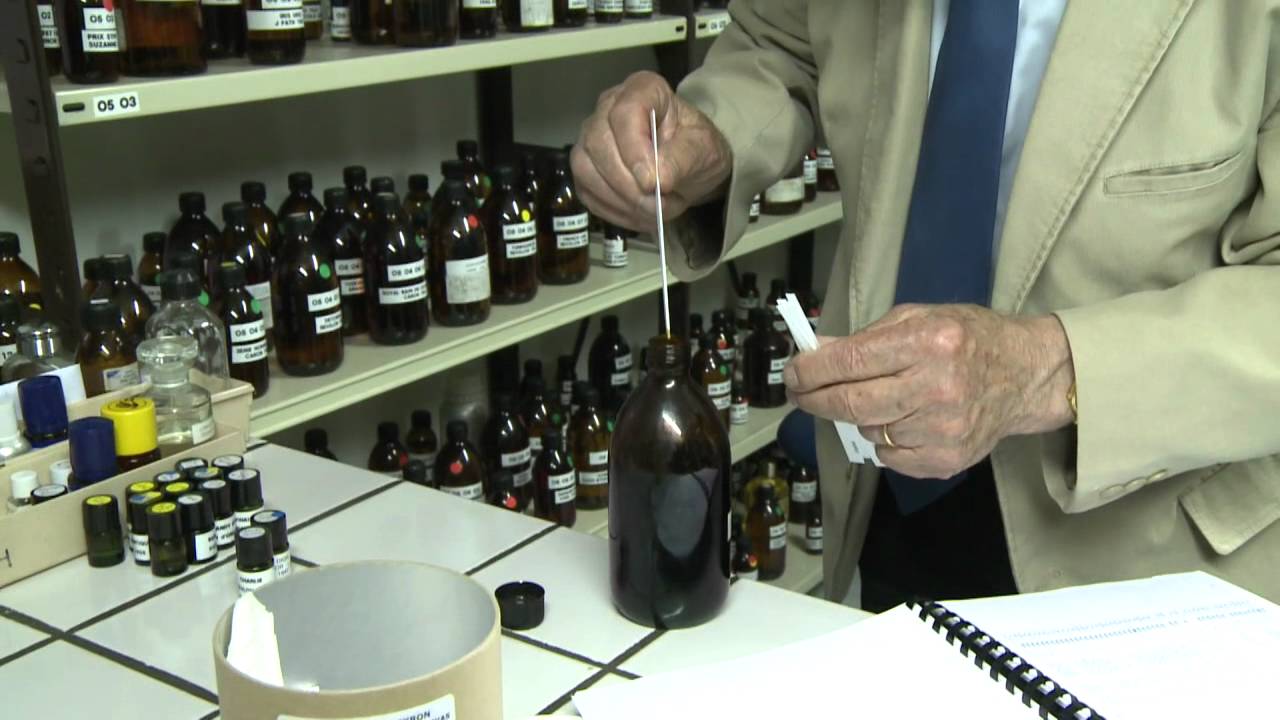 Historic odours preserved at France's 'perfume library'