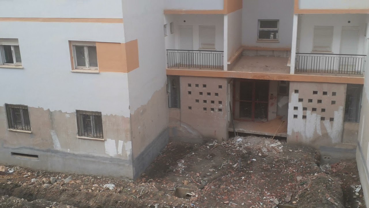 طرقات سيدي سرحان . 5000 مسكن. قنوات صرف المياه شبه منعدمة