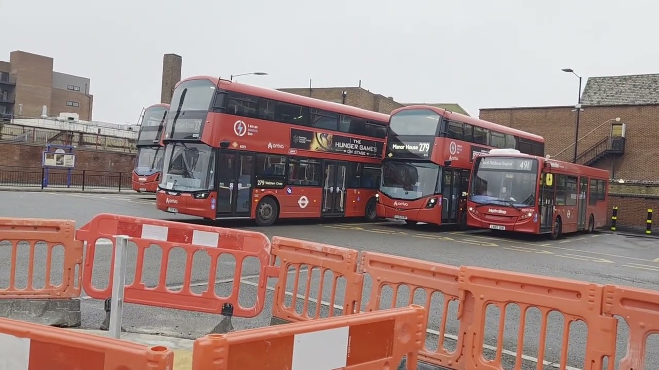 Buses at  Waltham Cross Bus Station 15/11/2025
