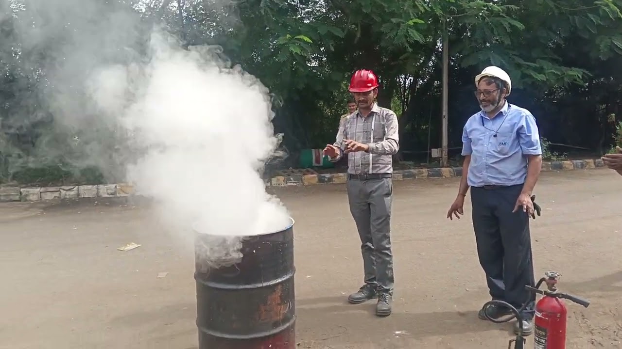 आग बुझाने की ट्रेनिंग
