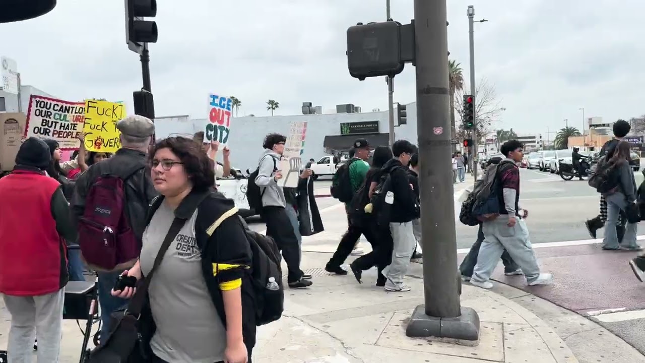 Spotted Glendale High School Students protesting Against ICE!