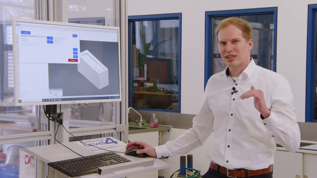 Skill-based Production in der industriellen Anwendung. Ein autonomer Roboter bei der Arbeit.
