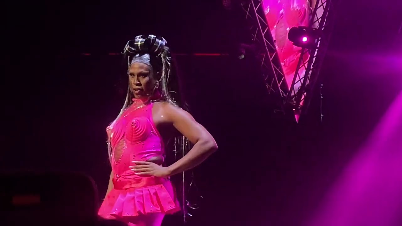Shea Couleé - Alter Ego (Doechii) (Live @ DragFest 2025, Santiago)