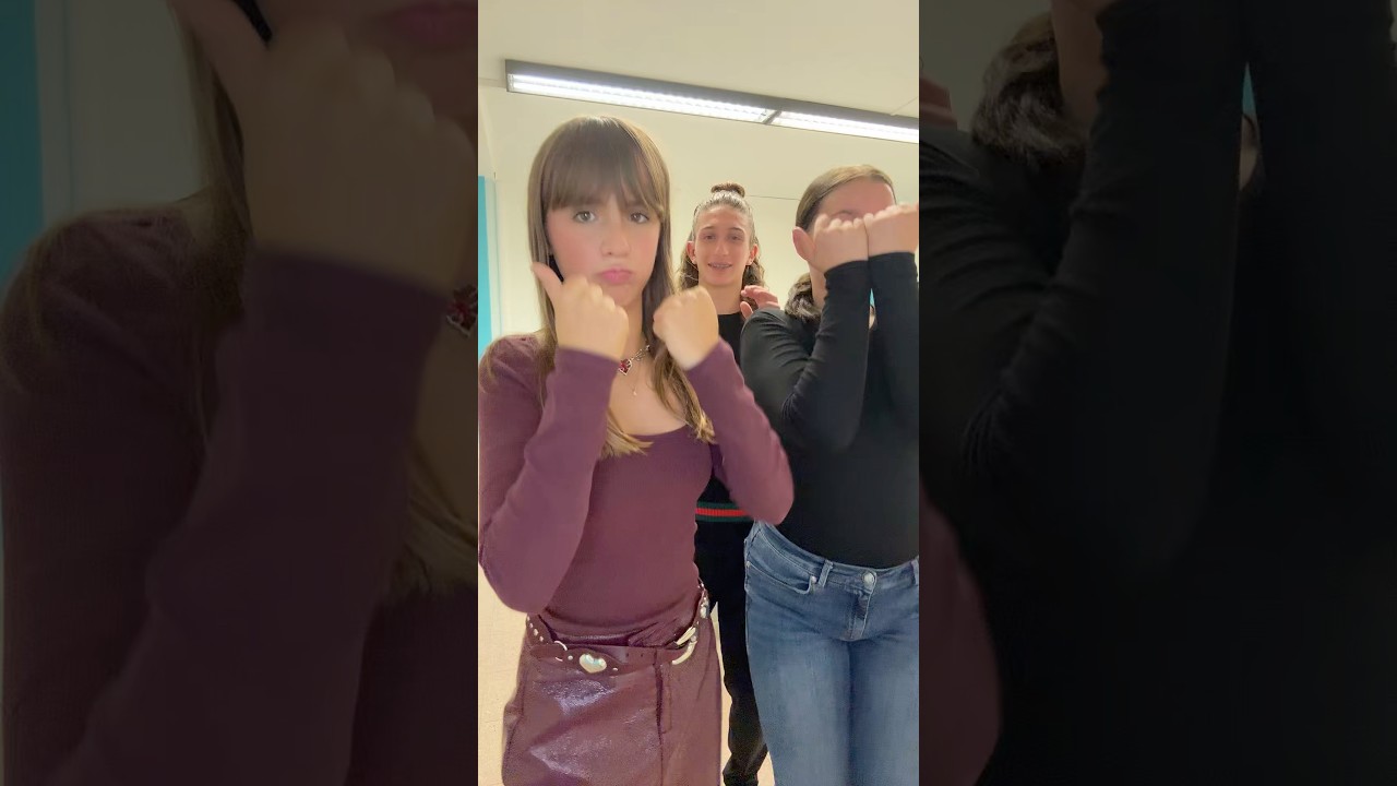 Quando provi a insegnare il trend al tuo crush e ti trovi da sola&hellip; nella nuova scuola 🏫 #shorts