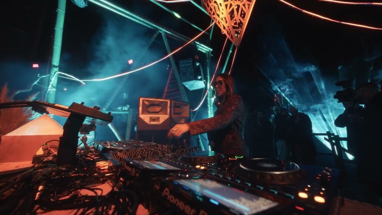 Sarah Stenzel - Quartzo 2025