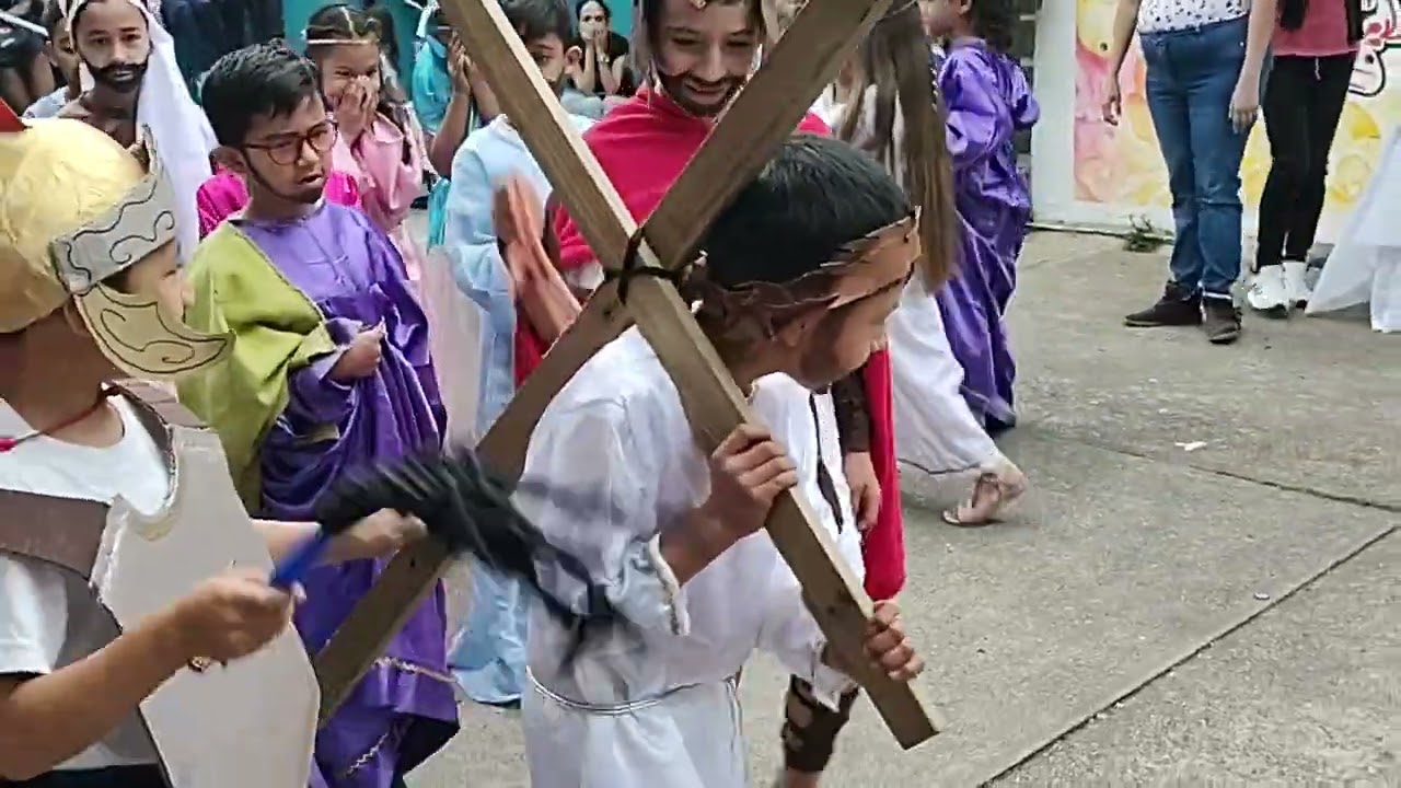viacrucis de la escuela Juan Guillermo Iribarren.