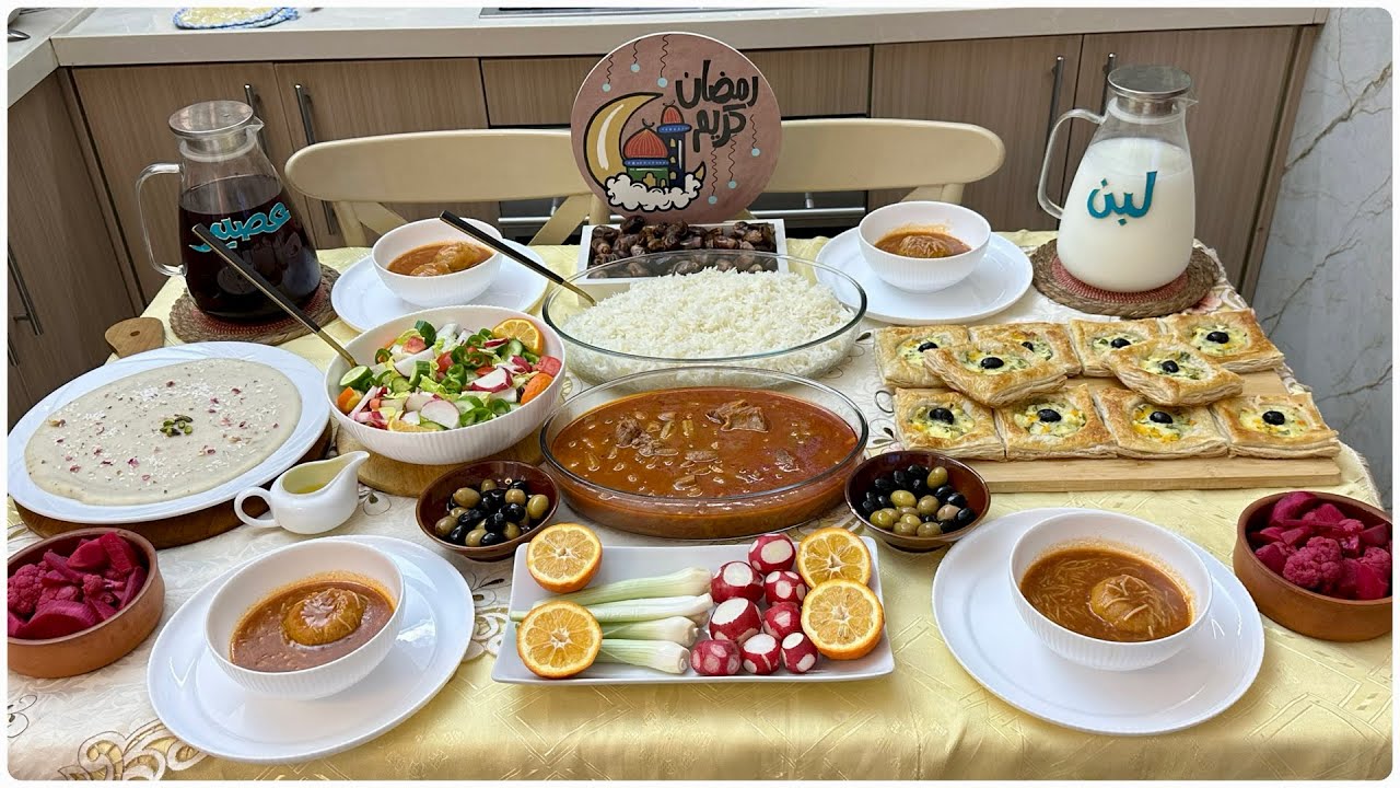 فطور ١٤ رمضان 🌙 معجنات رهيبة بحشوة اقتصادية 😋 واطيب مرق باميا عراقية وحلاوة طحين التمن #اكسبلور #طبخ