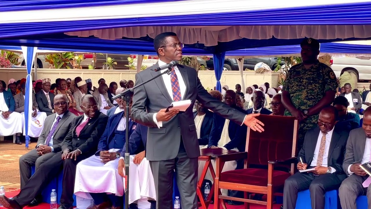Katikiro wa Buganda Charles Peter Mayiga simusanyufu kungeri abasilikale gyebayisamu abantu