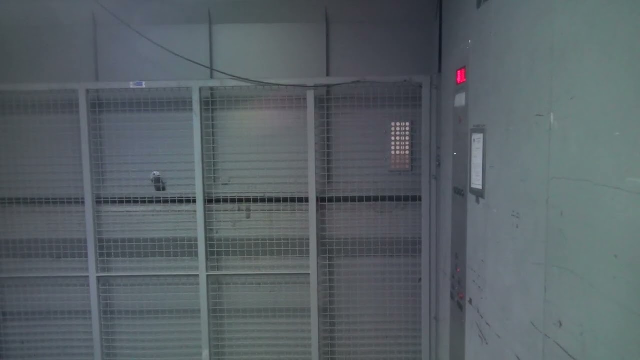 MEI /Otis Hydraulic Freight Elevator (SE-#1) @ Fashion Outlets of Chicago - Rosemont, IL