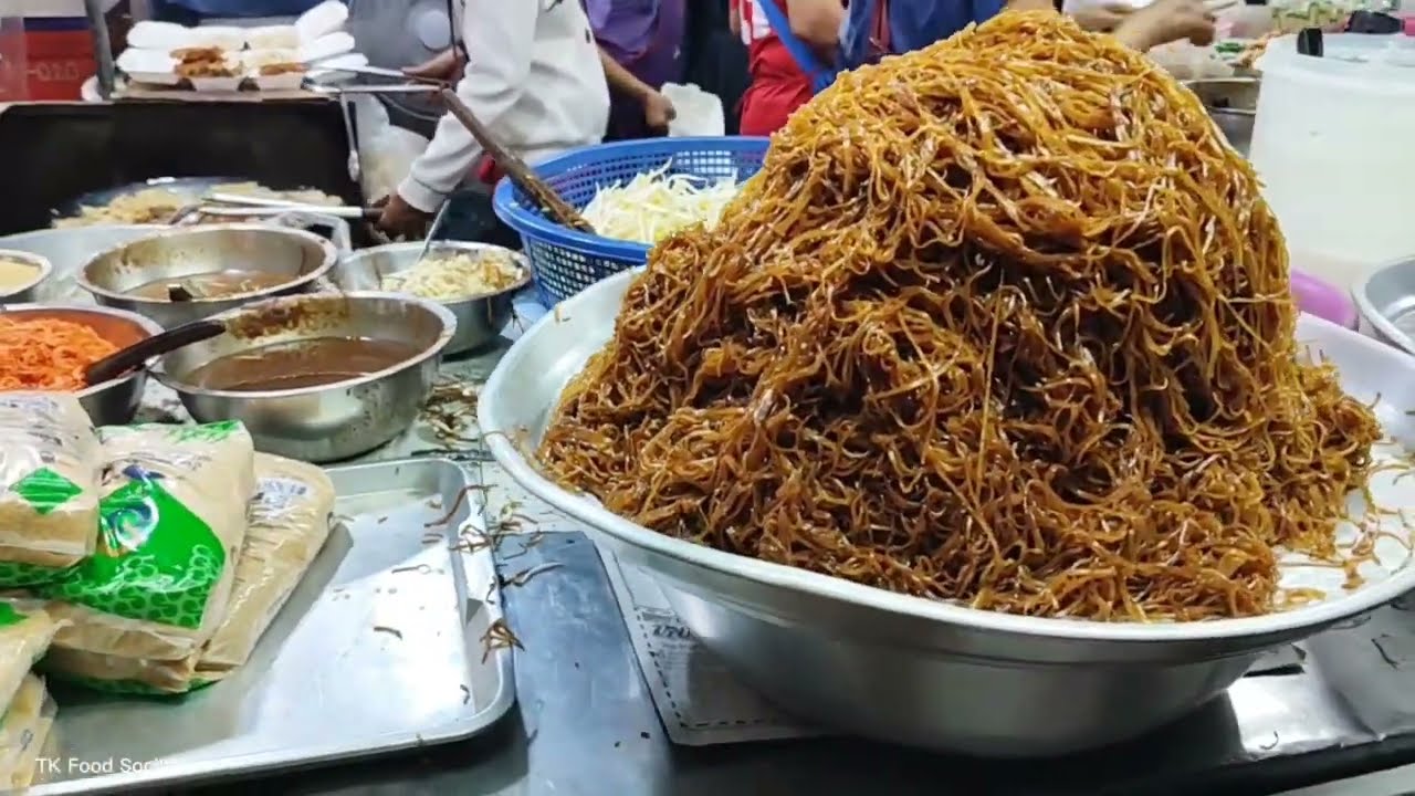 Night Market in Sakon Nakhon Thailand l Street Food @TKFoodSociety