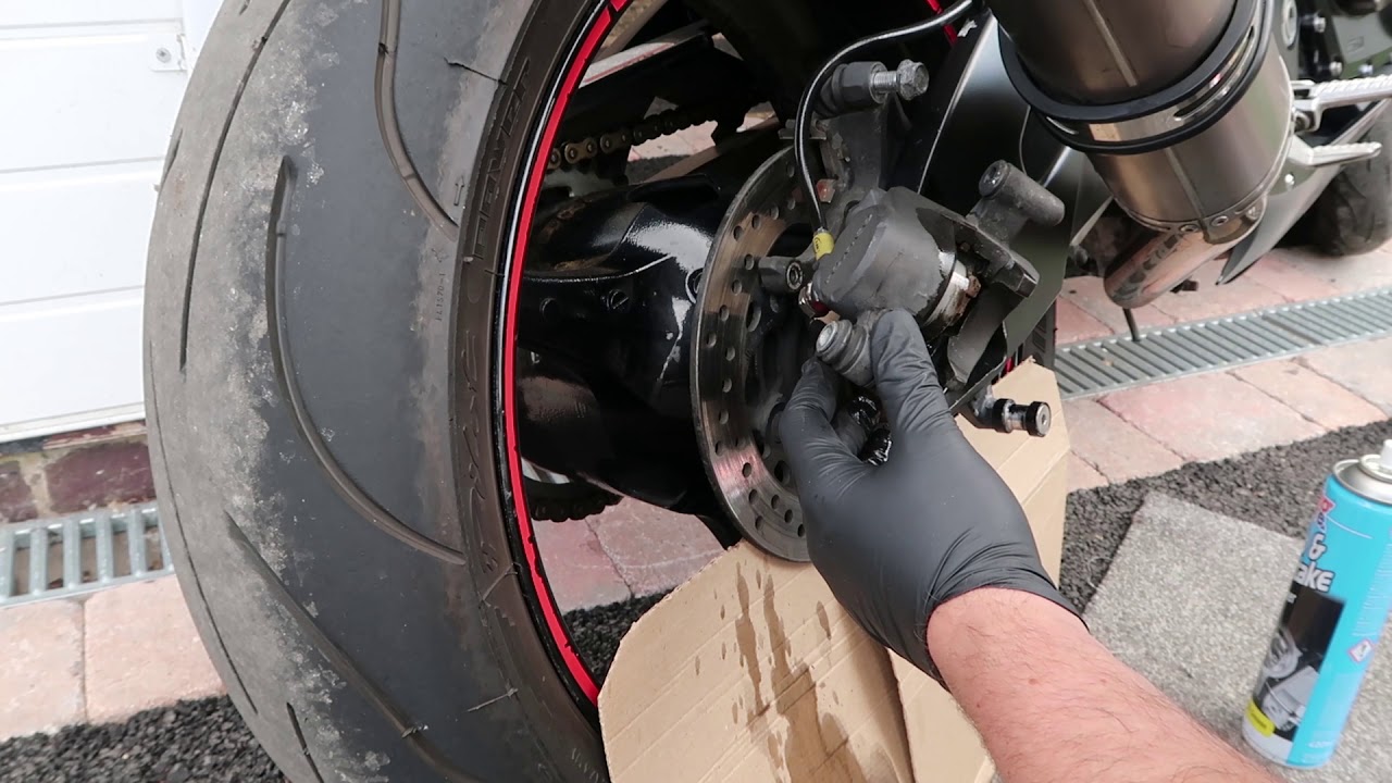 Rear Brake pad replacement Suzuki GSXR 600 k6 - K7 - inc clean and removal.