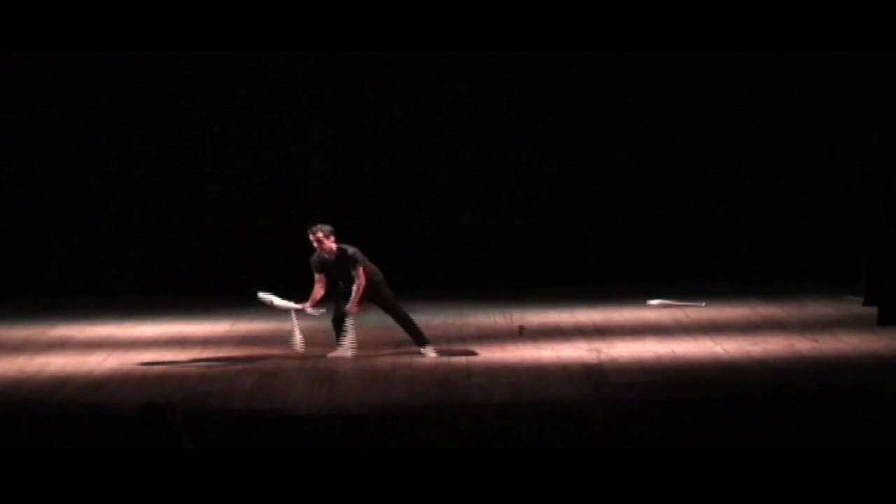 Malabarismo clavas. juggling clubs.Javier Pinto