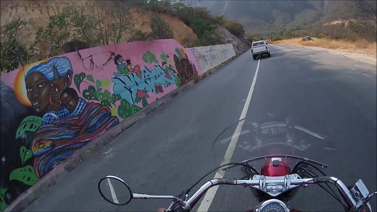 Subindo a Serra da Leba de Moto Huila - Angola