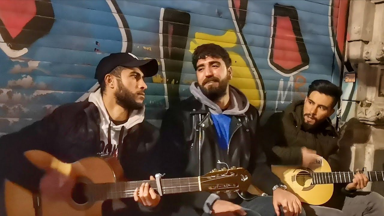 Taksimin  Güzel Sesli Sokak Sanatçıları. Murat Çelik & Onur Çetinsoy & Ferhat Çetin. Kürtçe Slow