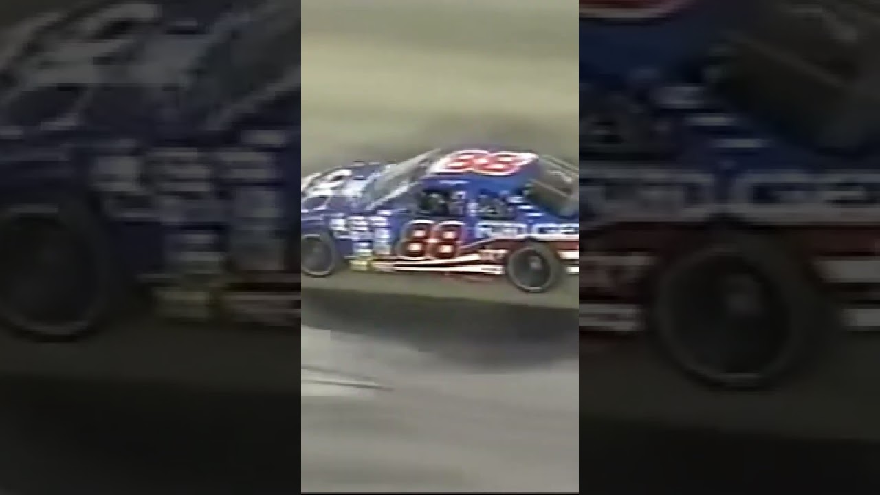 Mark Martin comes close, but Dale Jarrett wins the 1997 Goody's 500 at Bristol! 