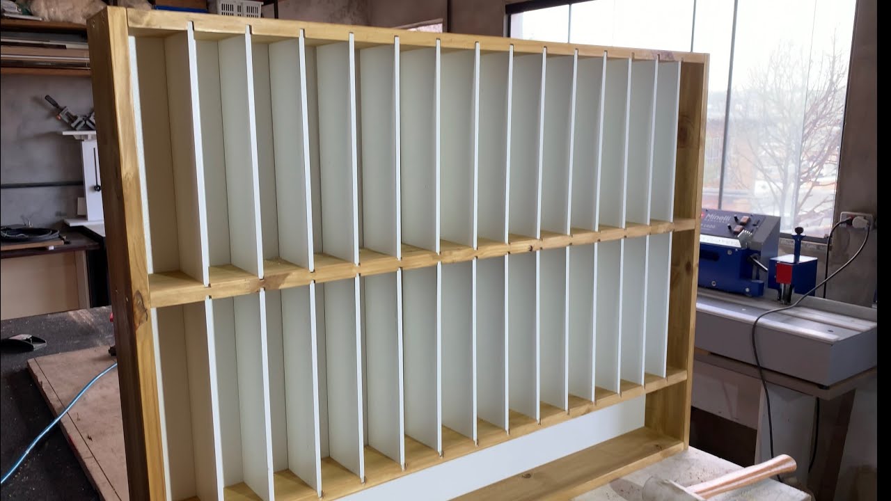 Fazendo um expositor de cigarros para tabacaria.