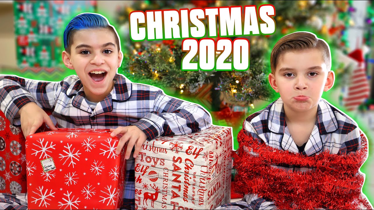 FUNHOUSE FAMILY CHRISTMAS MORNING OPENING PRESENTS!! VLOGMAS 2020